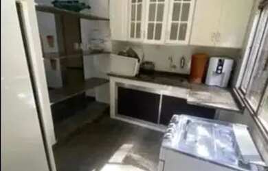 Imagem: A casa possui 2 Dormitórios, 1 Banheiro, 1 Vaga na garagem