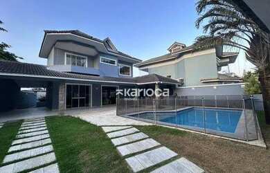 Imagem: A casa em condomínio possui 4 Dormitórios, 3 Banheiros, 2