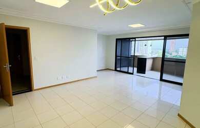 Imagem: O apartamento possui 4 Dormitórios, 5 Banheiros, 2 Vagas na