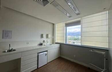 Imagem: O depósito possui 1 Vaga na garagem, 27m² de Área e está