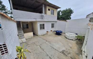 Imagem: A casa possui 3 Dormitórios e 2 Banheiros e está localizado