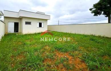 Imagem: A casa em condomínio possui 3 Dormitórios, 2 Banheiros, 2