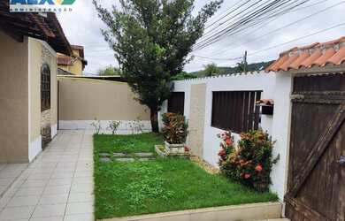 Imagem: A casa possui 3 Dormitórios, 3 Banheiros, 2 Vagas na garagem