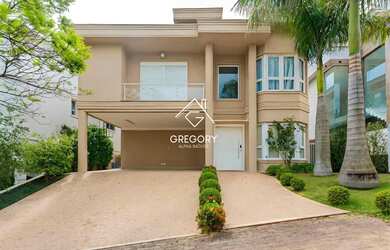 Imagem: A casa em condomínio possui 4 Dormitórios, 5 Banheiros, 4