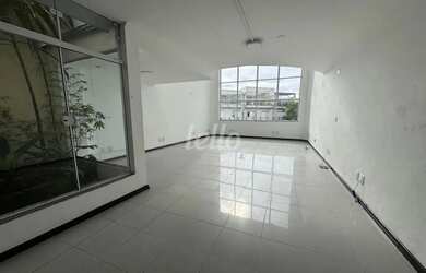 Imagem: O depósito possui 5 Vagas na garagem, 466m² de Área e está