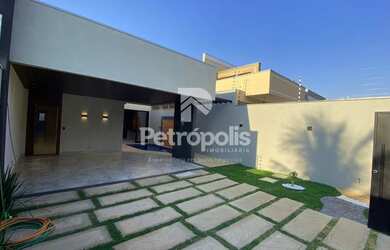 Imagem: A casa possui 3 Dormitórios, 2 Banheiros, 3 Vagas na garagem