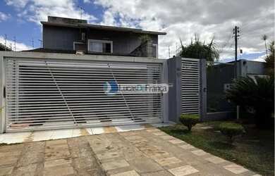 Imagem: A casa possui 4 Dormitórios, 4 Banheiros, 2 Vagas na garagem