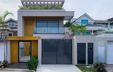 Imagem: A casa possui 4 Dormitórios, 5 Banheiros, 2 Vagas na garagem