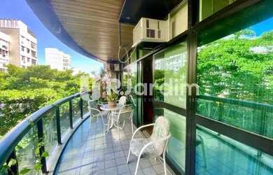 Imagem: O apartamento possui 3 Dormitórios, 4 Banheiros, 2 Vagas na