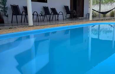 Imagem: A casa possui 3 Dormitórios, 2 Banheiros, 4 Vagas na garagem