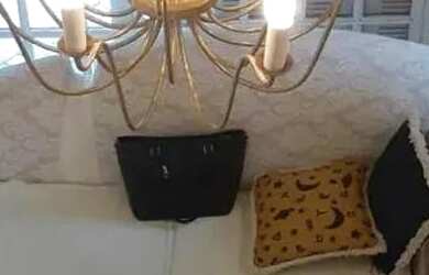 Imagem: A casa possui 5 Dormitórios, 4 Banheiros, 4 Vagas na garagem