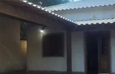 Imagem: A casa possui 3 Dormitórios, 3 Banheiros, 4 Vagas na garagem