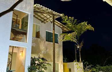 Imagem: A casa possui 3 Dormitórios, 4 Banheiros, 5 Vagas na garagem