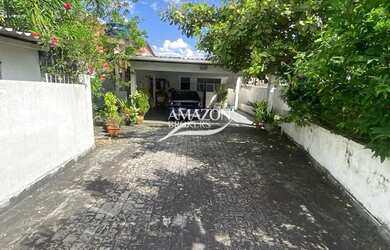 Imagem: A casa possui 3 Dormitórios, 5 Vagas na garagem e está localizado