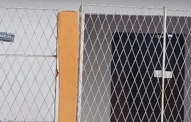 Imagem: CASA GRANDE CONTENDO NO FUNDO 5 CASAS PARA RENDA EXTRA