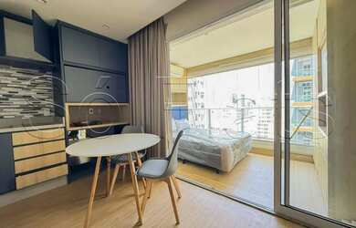 Imagem: O apartamento possui 1 Dormitório, 1 Banheiro, 1 Vaga na garagem