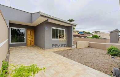 Imagem: A casa possui 3 Dormitórios, 1 Banheiro, 2 Vagas na garagem