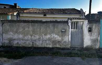 Imagem: A casa possui 3 Dormitórios, 1 Banheiro, 152m² de Área e