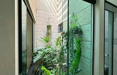 Imagem: A casa possui 2 Dormitórios, 2 Banheiros, 2 Vagas na garagem