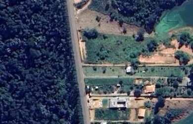 Imagem: A chácara possui 2.600m² de Área e está localizado em Jambeiro