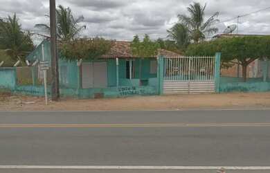 Imagem: A casa possui 2 Dormitórios, 1 Banheiro, 4 Vagas na garagem