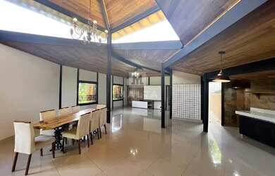 Imagem: A casa em condomínio possui 3 Dormitórios, 3 Banheiros, 2