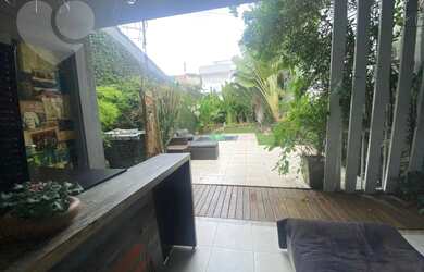 Imagem: A casa possui 3 Dormitórios, 3 Banheiros, 2 Vagas na garagem