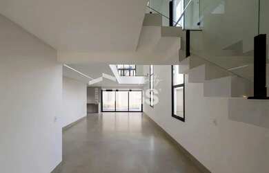 Imagem: A casa em condomínio possui 4 Dormitórios, 5 Banheiros, 258m²