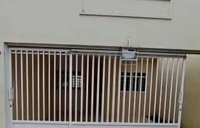 Imagem: A casa possui 3 Dormitórios, 3 Banheiros, 2 Vagas na garagem