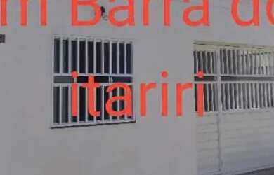 Imagem: A casa possui 3 Dormitórios, 2 Banheiros, 1 Vaga na garagem