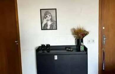 Imagem: O apartamento possui 1 Dormitório, 1 Banheiro, 1 Vaga na garagem