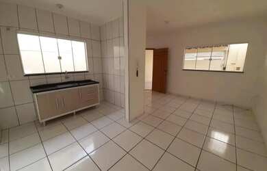 Imagem: A casa possui 2 Dormitórios, 2 Banheiros, 2 Vagas na garagem