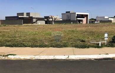 Imagem: O terreno possui 400m² de Área e Imóvel novo e está localizado