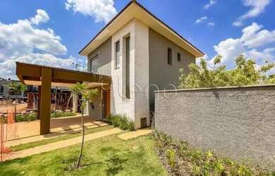 Imagem: A casa em condomínio possui 3 Dormitórios, 4 Banheiros, 2