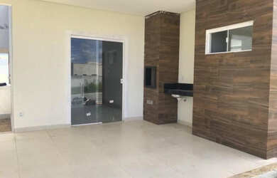 Imagem: A casa possui 3 Dormitórios e está localizado em Centro, Parnamirim