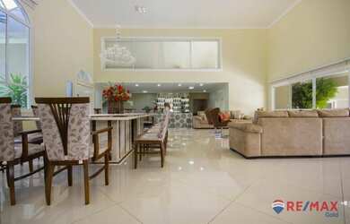 Imagem: A casa em condomínio possui 5 Dormitórios, 5 Banheiros, 5