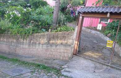 Imagem 2: Vendo duas casas com terreno grande na zona sul