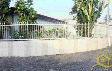 Imagem: A casa possui 2 Dormitórios, 2 Banheiros, 3 Vagas na garagem