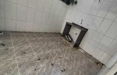 Imagem: A casa possui 2 Dormitórios, 2 Banheiros, 2 Vagas na garagem