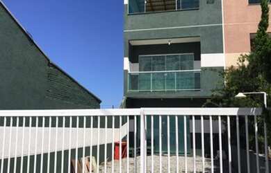 Imagem: A casa possui 2 Dormitórios, 2 Banheiros, 4 Vagas na garagem