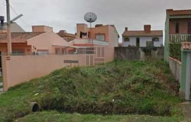 Imagem: O terreno possui 300m² de Área e está localizado em Laranjal