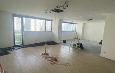 Imagem: O depósito possui 2 Vagas na garagem, 82m² de Área e está