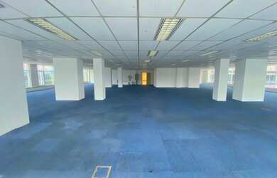 Imagem: O depósito possui 5 Vagas na garagem e 535m² de Área e está