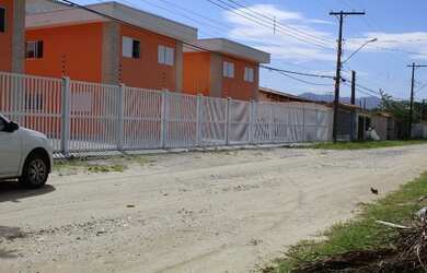 Imagem: A casa possui 2 Dormitórios, 1 Banheiro, 1 Vaga na garagem