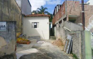 Imagem: A casa possui 2 Dormitórios, 2 Banheiros, 1 Vaga na garagem