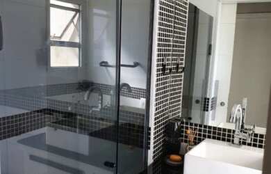 Imagem: O apartamento possui 2 Dormitórios, 1 Banheiro, 1 Vaga na garagem