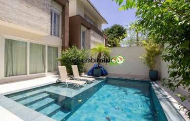 Imagem: A casa possui 4 Dormitórios, 5 Banheiros, 4 Vagas na garagem