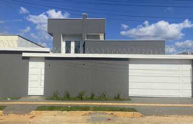 Imagem: A casa possui 3 Dormitórios, 2 Banheiros, 131m² de Área e