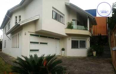 Imagem: A casa possui 5 Dormitórios, 4 Banheiros, 4 Vagas na garagem