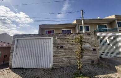 Imagem: A casa possui 3 Dormitórios, 1 Banheiro, 1 Vaga na garagem